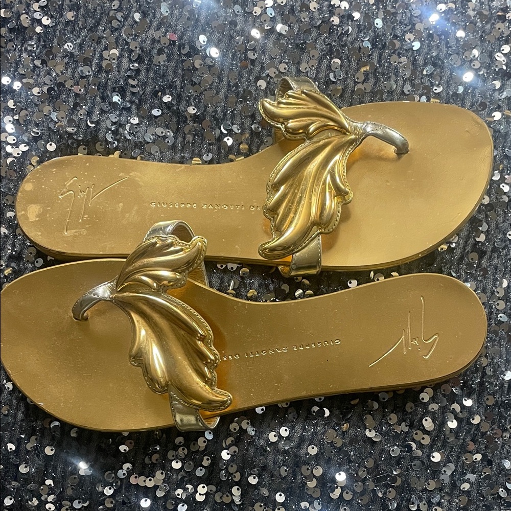 Giuseppe Zanotti Cruel gold sandal with toe and heel taps - Picture 3 of 5